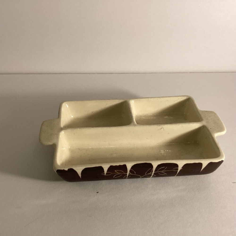 Puritan pottery, divided relish dish, Intaglio pattern
